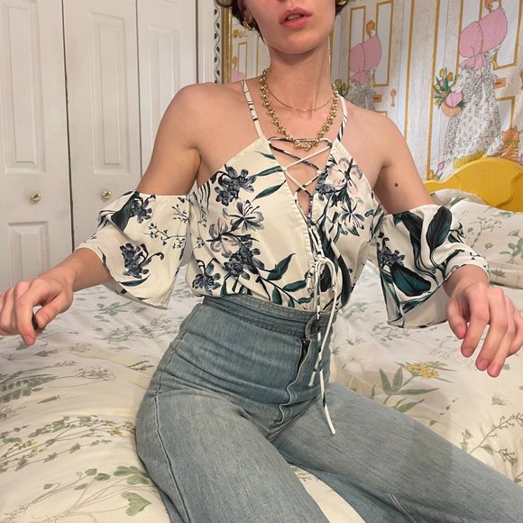 Off the shoulder tropical white and green blouse with bell sleeves! - Picture 6 of 12